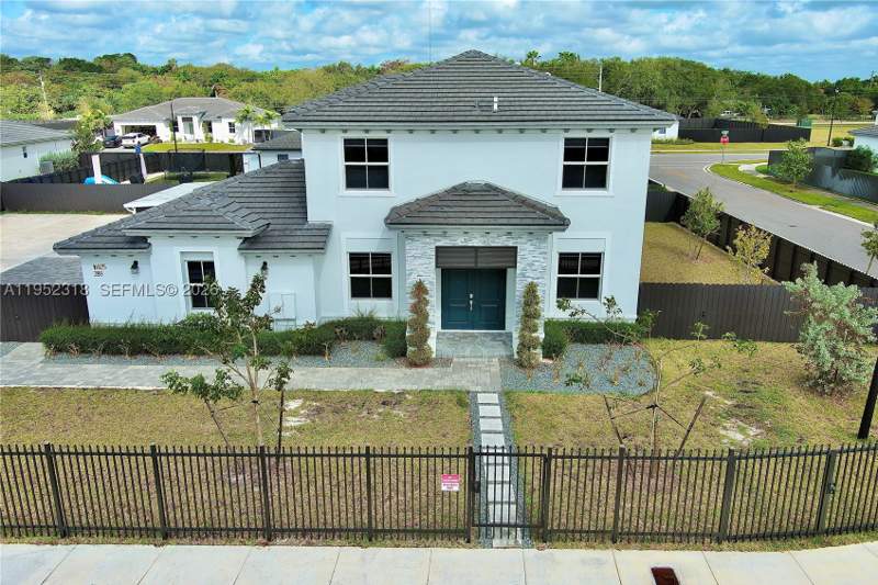 5 bedroom SingleFamilyResidence at 16925 SW 289th Ter, Rambo Subdivision, Homestead — photo 2