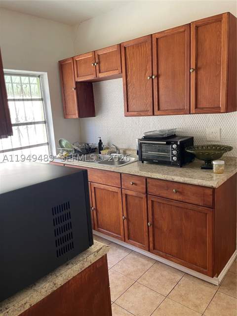 1120 NW 31st St, Miami FL - photo 6 of 10