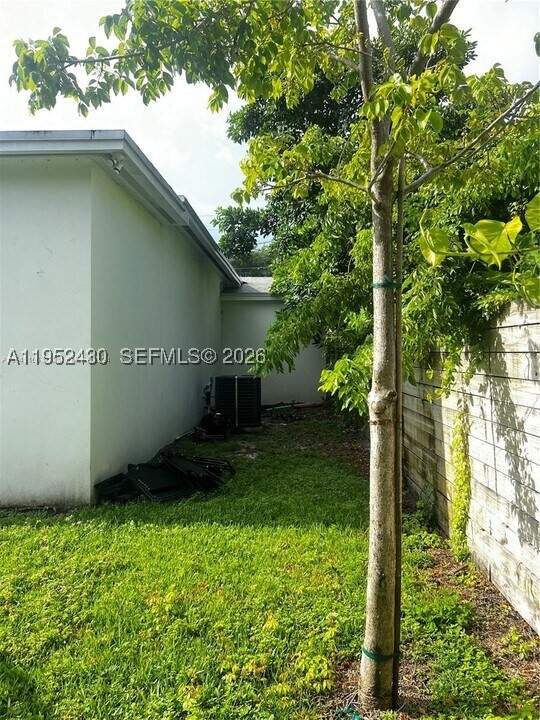 4 bedroom SingleFamilyResidence at 15 NW 52nd St, Railway Shops Addn 2nd Am, Miami — photo 5