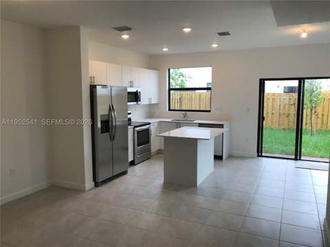 12989 SW 233rd Ter 12989, Miami FL - photo 8 of 35