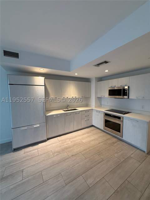 45 SW 9th St 1004, Miami FL - photo 12 of 16