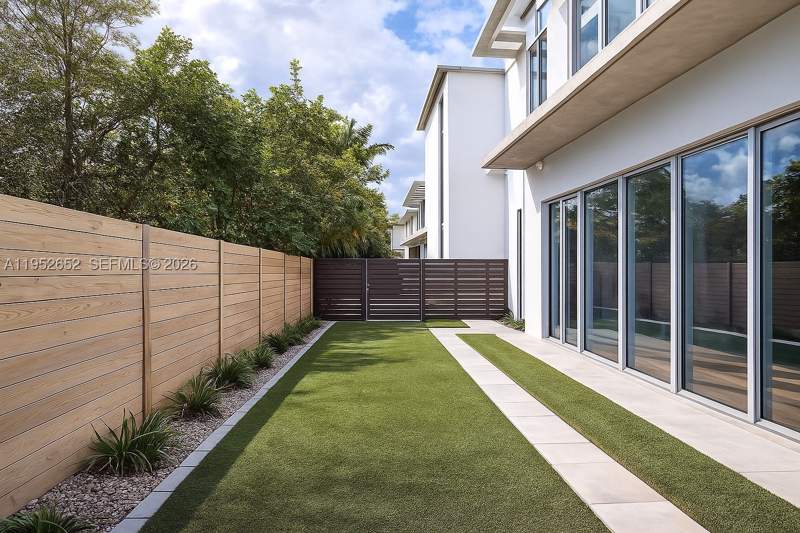 3 bedroom SingleFamilyResidence at 1103 SW 22nd Ter, Vizcaya Gardens Subdivisi, Miami — photo 4