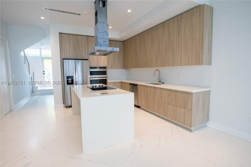 3 bedroom Townhouse at 3376 Day Ave #B, Perry Frow Resub, Miami — photo 3