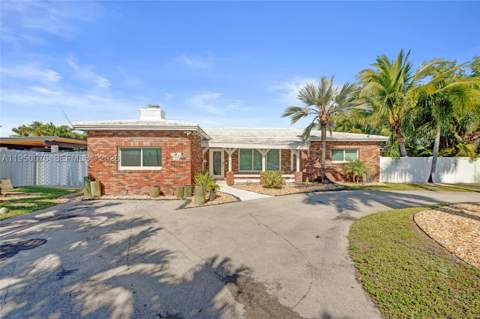 1995 N Hibiscus Dr, North Miami FL - photo 12 of 48