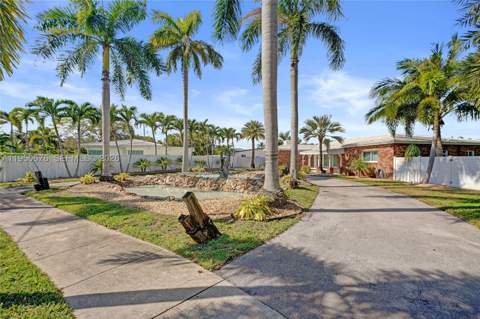 1995 N Hibiscus Dr, North Miami FL - photo 14 of 48