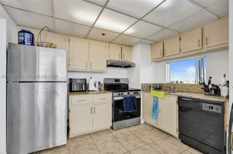 7601 E Treasure Dr 1120, North Bay Village FL - photo 11 of 32