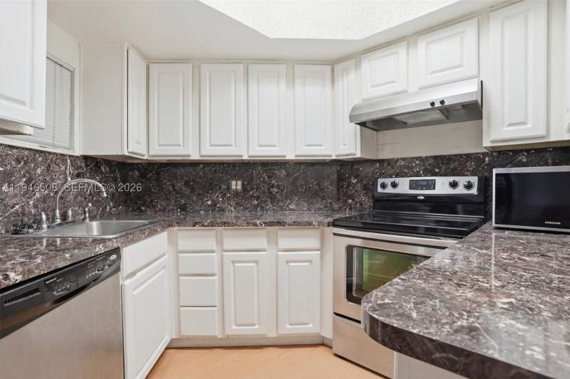 1 bedroom Condominium at 8363 Lake Dr 503, Las Vistas At Doral Condo, Doral — photo 3