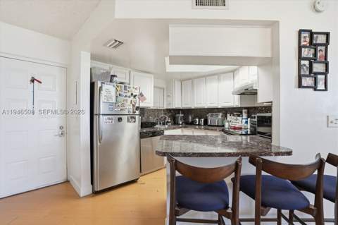 8363 Lake Dr 503, Doral FL - photo 6 of 26