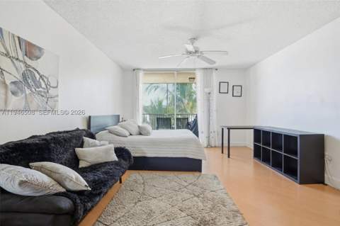 8363 Lake Dr 503, Doral FL - photo 7 of 26