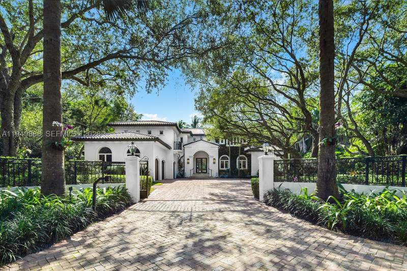 6 bedroom SingleFamilyResidence at 5002 SW 86th St, Kingsleys Sub, Miami — photo 3