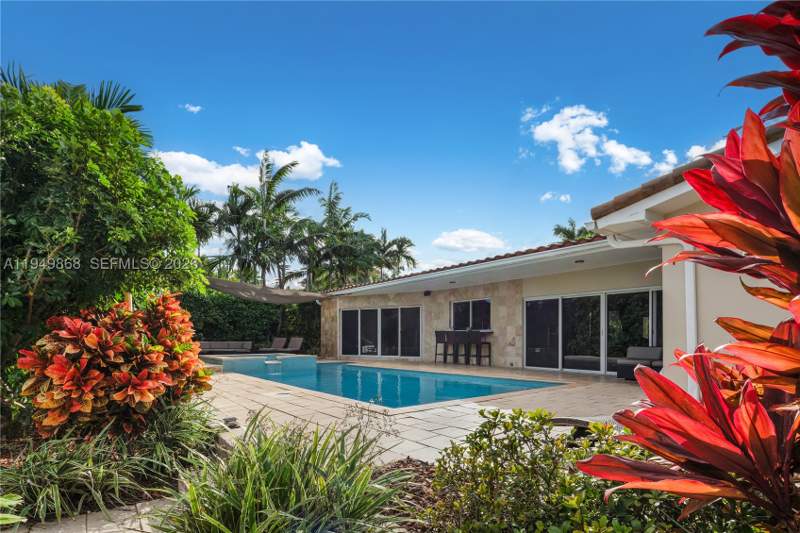4 bedroom SingleFamilyResidence at 1155 S Biscayne Point Rd, Biscayne Point, Miami Beach — photo 4