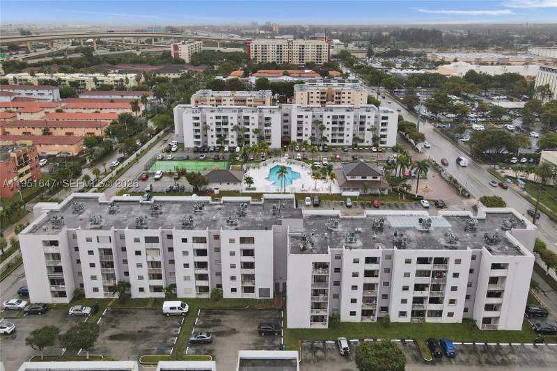 2 bedroom Condominium at 8145 NW 7th St 315, Fontainebleau Gardens Con, Miami — photo 3