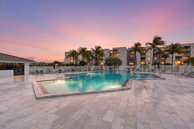 2 bedroom Condominium at 8145 NW 7th St 315, Fontainebleau Gardens Con, Miami — photo 4