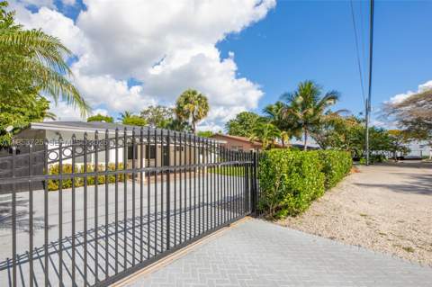 1765 NE 145th St, Miami FL - photo 7 of 67