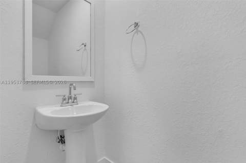 540 NE 5th Ter, Florida City FL - photo 9 of 18