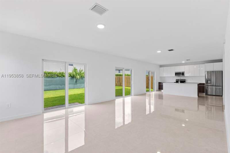 4 bedroom SingleFamilyResidence at 13354 SW 272nd Ln, Sunrise Estates, Homestead — photo 4