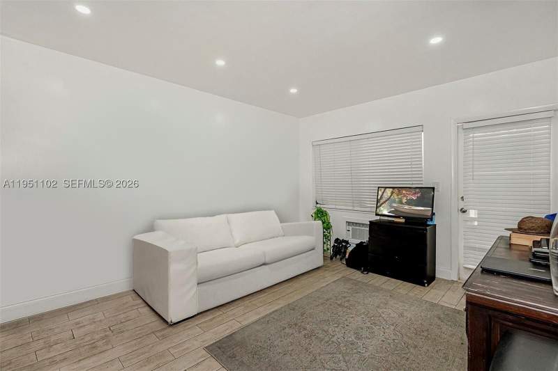 0 bedroom Condominium at 719 Euclid Ave 3, 719 Euclid Apts Condomini, Miami Beach — photo 2