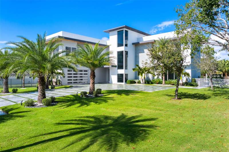 5 bedroom SingleFamilyResidence at 7301 SW 173rd St, Del Mar Edge, Palmetto Bay — photo 2
