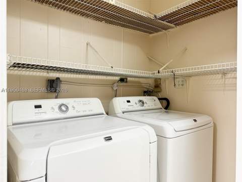 2982 NW 95th St, Miami FL - photo 12 of 32