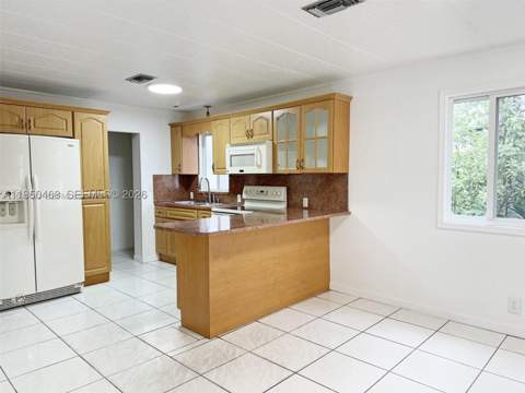 2982 NW 95th St, Miami FL - photo 9 of 32