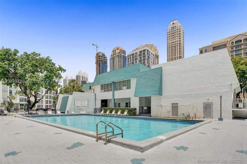 1 bedroom Condominium at 200 177th Dr 416, Avila Condo, Sunny Isles Beach — photo 2