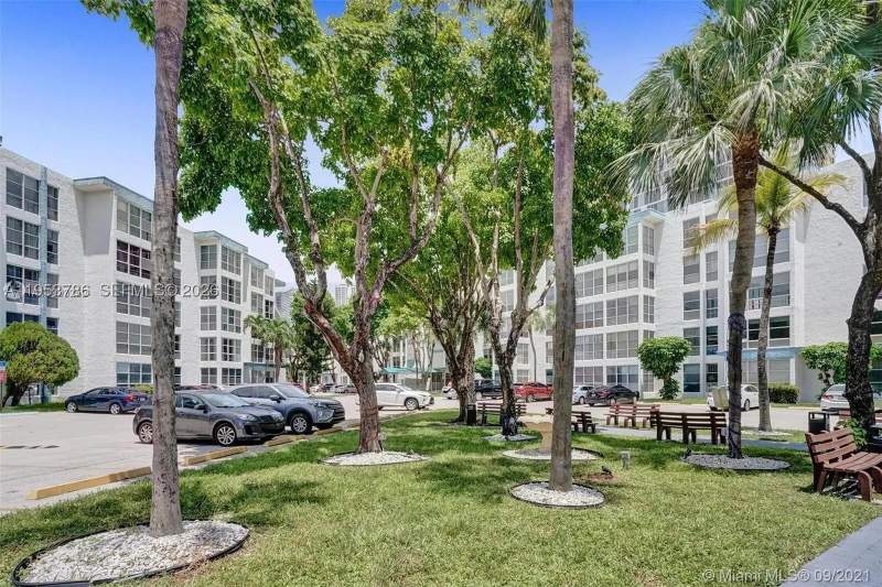 1 bedroom Condominium at 200 177th Dr 416, Avila Condo, Sunny Isles Beach — photo 4