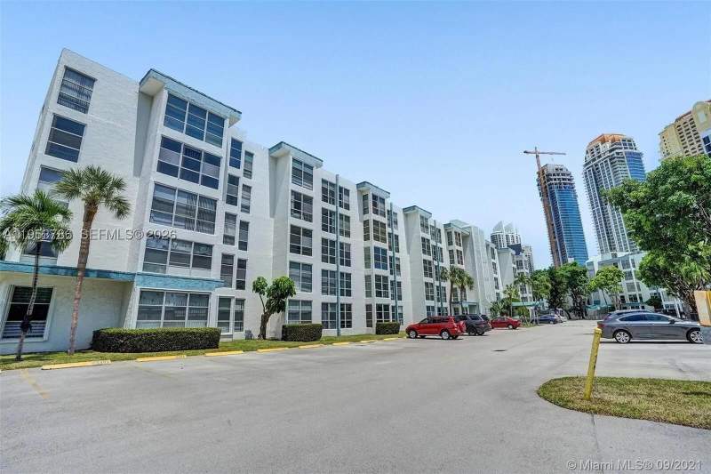 1 bedroom Condominium at 200 177th Dr 416, Avila Condo, Sunny Isles Beach — photo 5