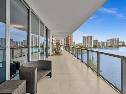 3300 NE 188th St 718, Aventura FL - photo 14 of 82
