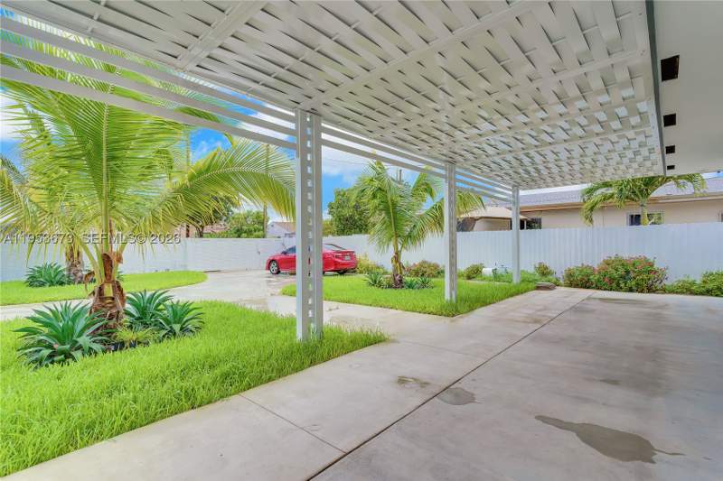 4 bedroom SingleFamilyResidence at 2247 NW 2nd St, Glenroyal Sub, Miami — photo 3