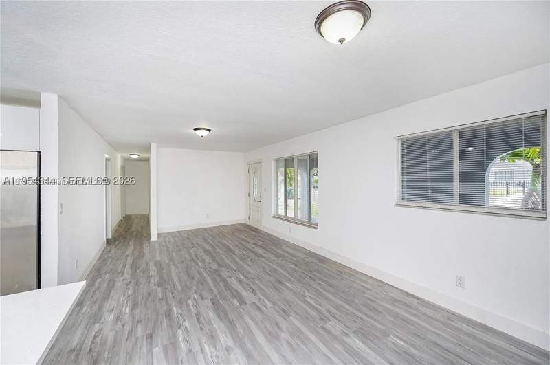 5 bedroom SingleFamilyResidence at 11950 SW 182nd Ter, South Miami Heights Addn, Miami — photo 4