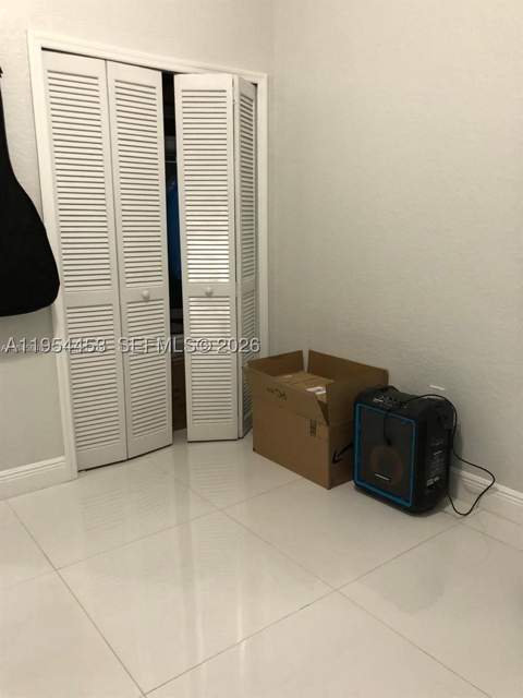 27 NE 13th Ave 4, Homestead FL - photo 6 of 8