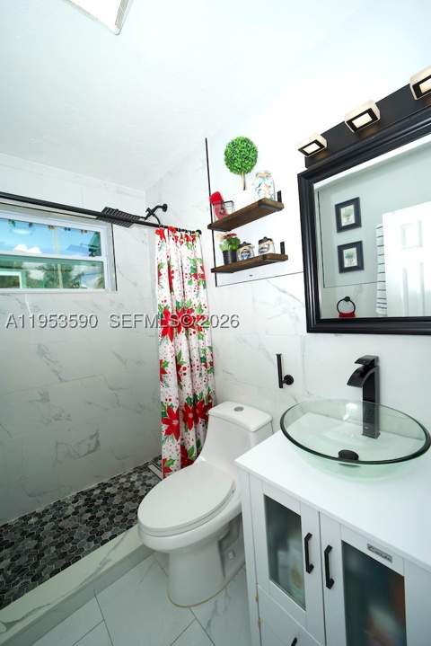 10910 SW 217th Ter, Miami FL - photo 10 of 32