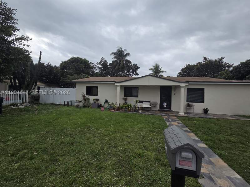 4 bedroom SingleFamilyResidence at 4270 NW 198th St, Third Addn To Carol City, Miami Gardens — photo 2