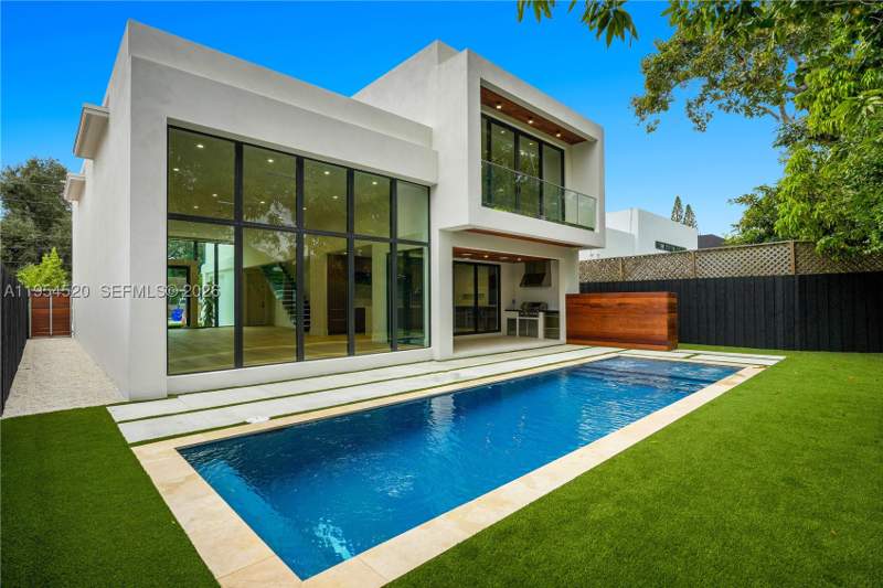 5 bedroom SingleFamilyResidence at 229 NW 42nd St, Columbia Park Corr Pl, Miami — photo 3