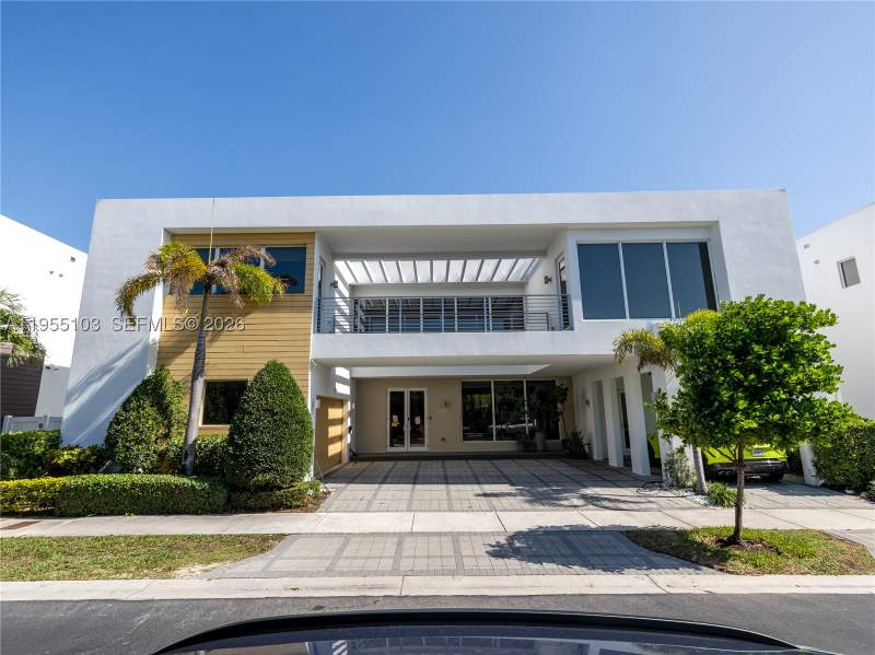6 bedroom SingleFamilyResidence at 7451 NW 103rd Ct, Doral Commons Residential, Doral — photo 2