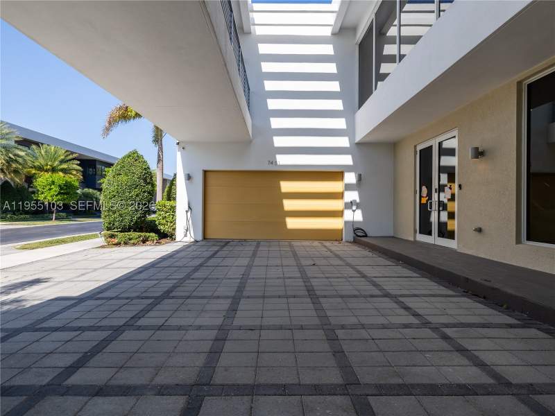 6 bedroom SingleFamilyResidence at 7451 NW 103rd Ct, Doral Commons Residential, Doral — photo 5
