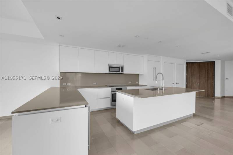 4 bedroom Condominium at 88 SW 7th St 3711, Rise Condo, Miami — photo 2
