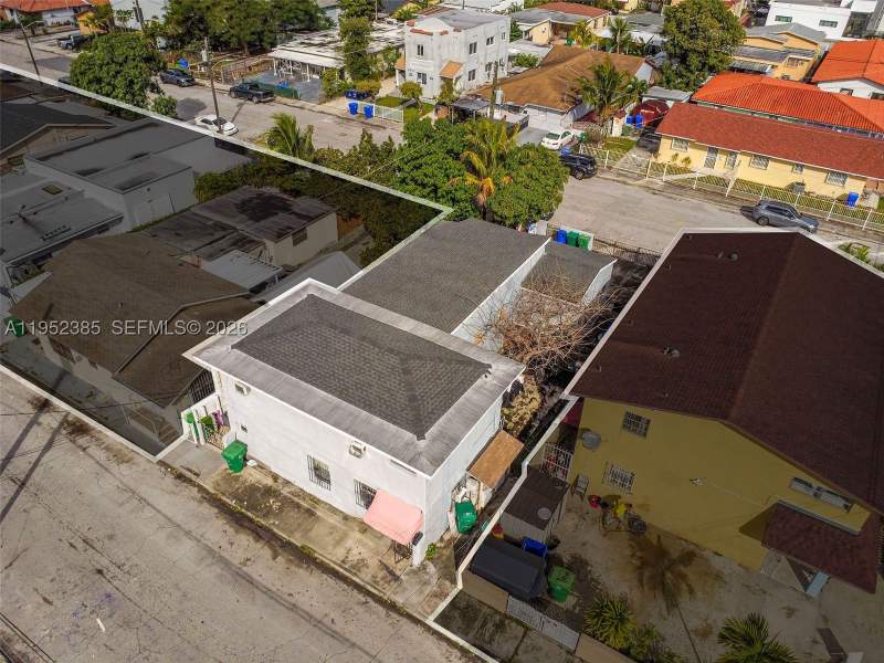 3 bedroom SingleFamilyResidence at 2105 NW 1st St, Superior Park, Miami — photo 2