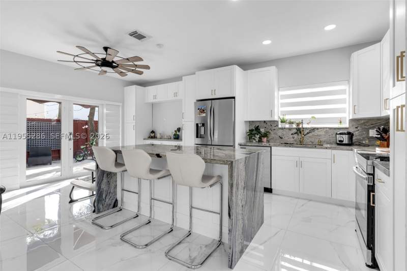 5 bedroom SingleFamilyResidence at 3176 NE 4 Street, Bimini At the Oasis, Homestead — photo 5