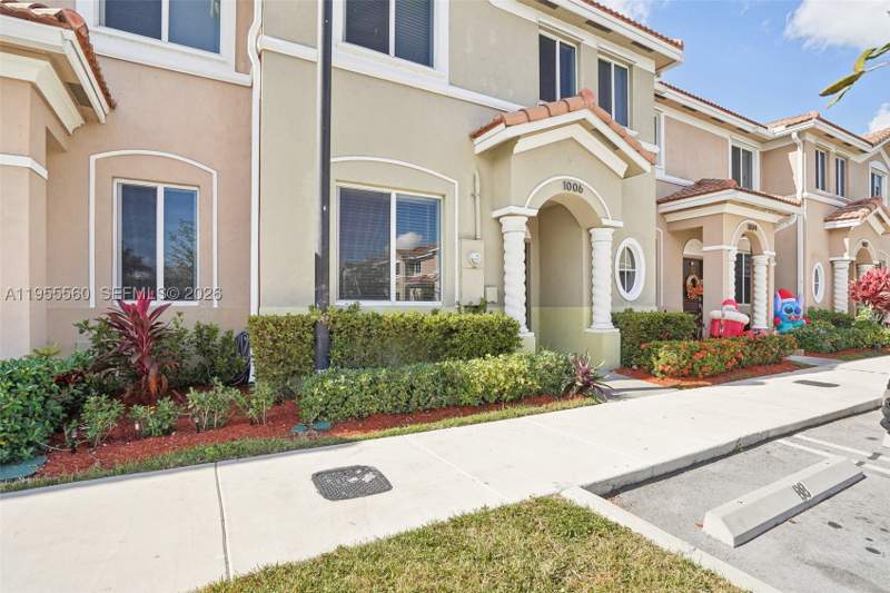 4 bedroom Townhouse at 1006 SE 23rd Ave, Shores At Keys Gate, Homestead — photo 2