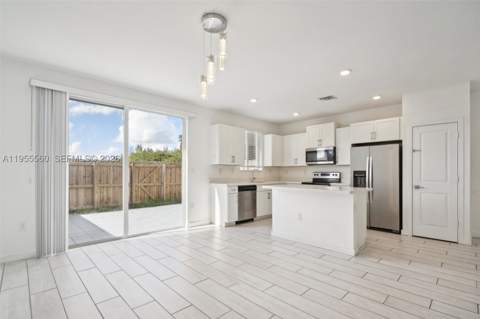 1006 SE 23rd Ave, Homestead FL - photo 7 of 55
