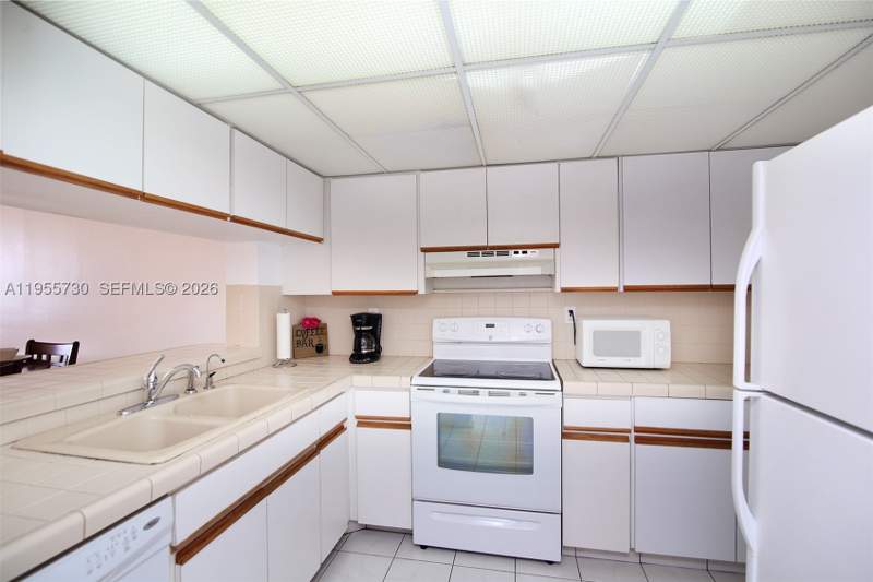 1 bedroom Condominium at 2555 Collins Ave 1804, Club Atlantis Condo, Miami Beach — photo 5