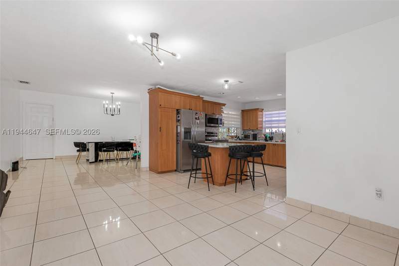 4 bedroom SingleFamilyResidence at 8950 Harding Ave, SECOND AMD PLAT OF NORMAN, Surfside — photo 5