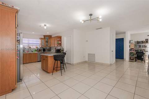 8950 Harding Ave, Surfside FL - photo 7 of 28
