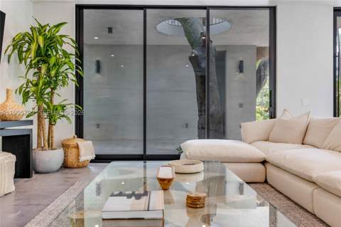 1000 NW 9th Ct, Miami FL - photo 10 of 43