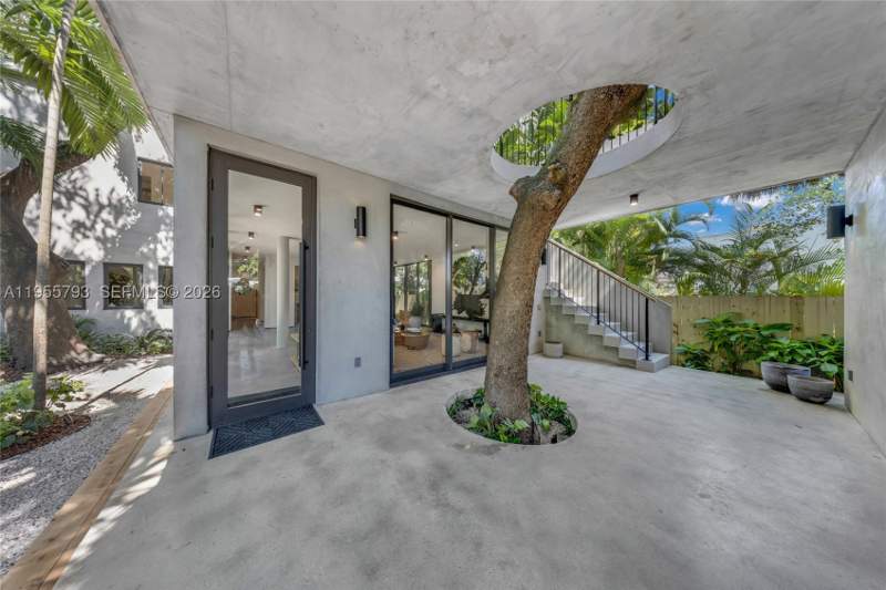 4 bedroom SingleFamilyResidence at 1000 NW 9th Ct, Spring Garden, Miami — photo 2
