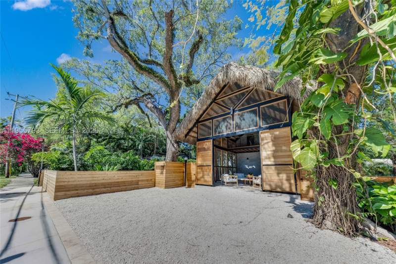 4 bedroom SingleFamilyResidence at 1000 NW 9th Ct, Spring Garden, Miami — photo 4