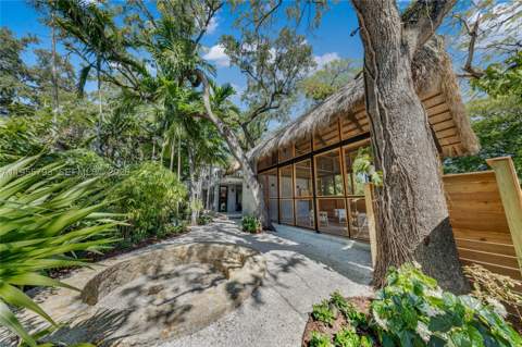 1000 NW 9th Ct, Miami FL - photo 6 of 43