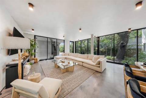 1000 NW 9th Ct, Miami FL - photo 8 of 43