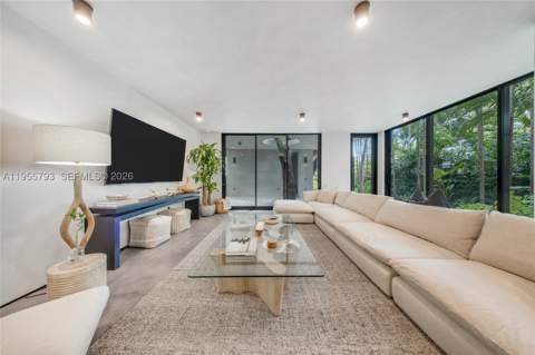 1000 NW 9th Ct, Miami FL - photo 9 of 43